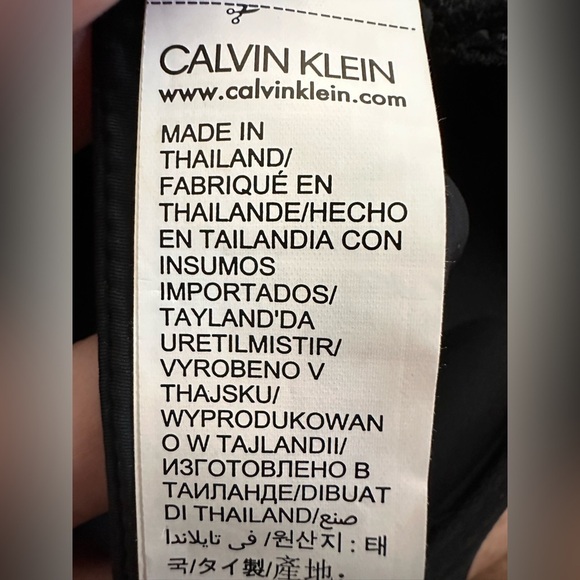 Calvin Klein Seductive Comfort Black Plunge Bra with Adjustable Straps 34D NWT - Picture 7 of 7